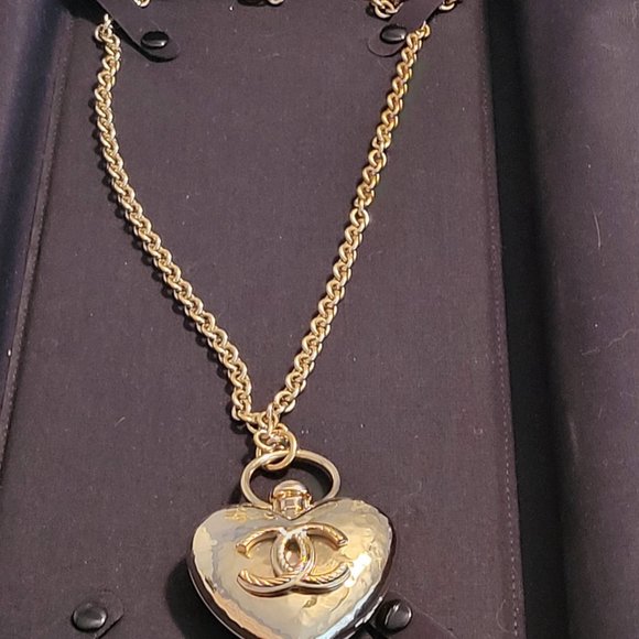 22C Chanel CC Long Necklace Heart Locket - AB7531 B07266 - Picture 12 of 16